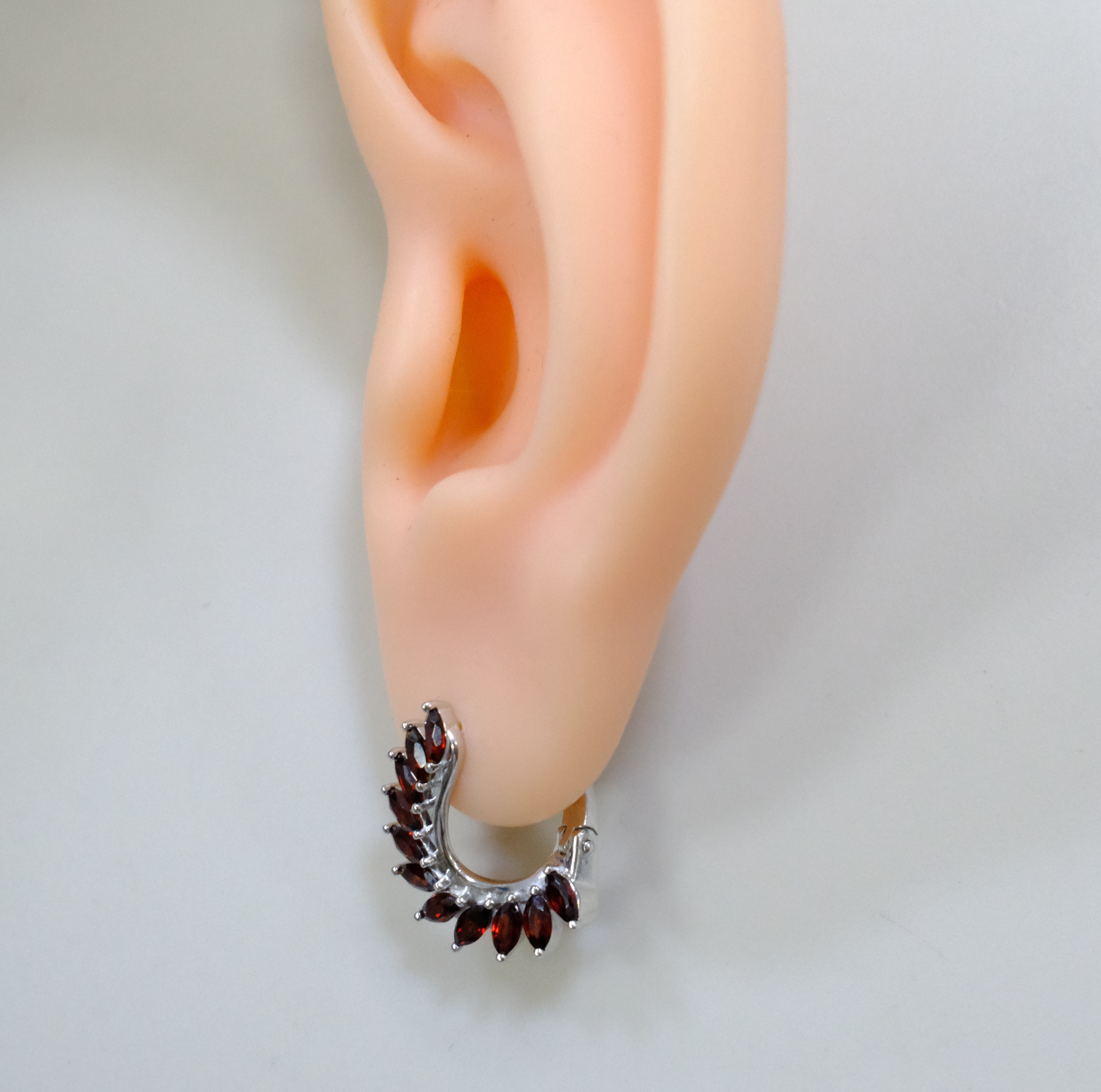 Серебряные серьги с гранатами